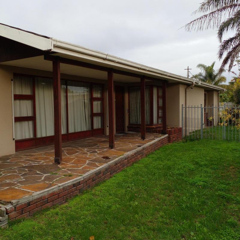 5 Bedroom Property for Sale in Mikro Park Western Cape